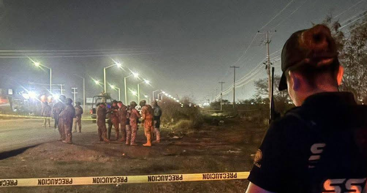 Fuerzas de seguridad en Culiacán resguardando una escena de investigación nocturna