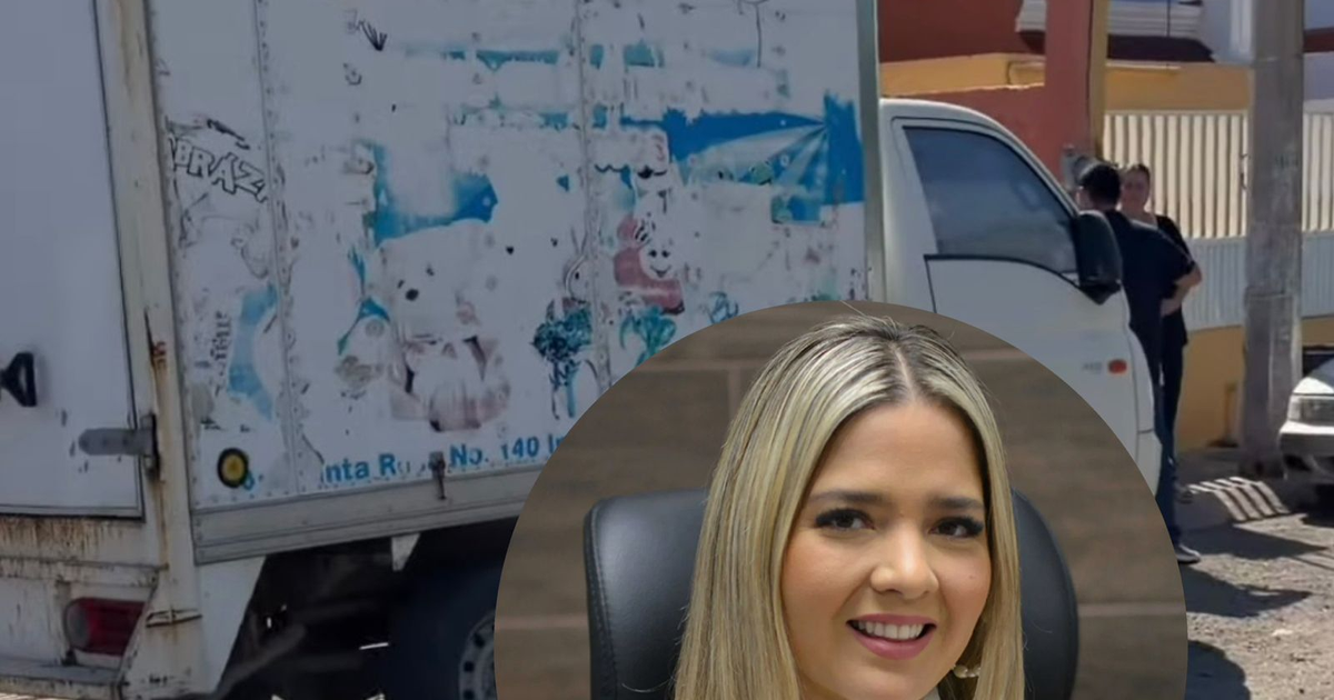 Camión de carga con arte urbano y fotografía de mujer sonriente en Mazatlán