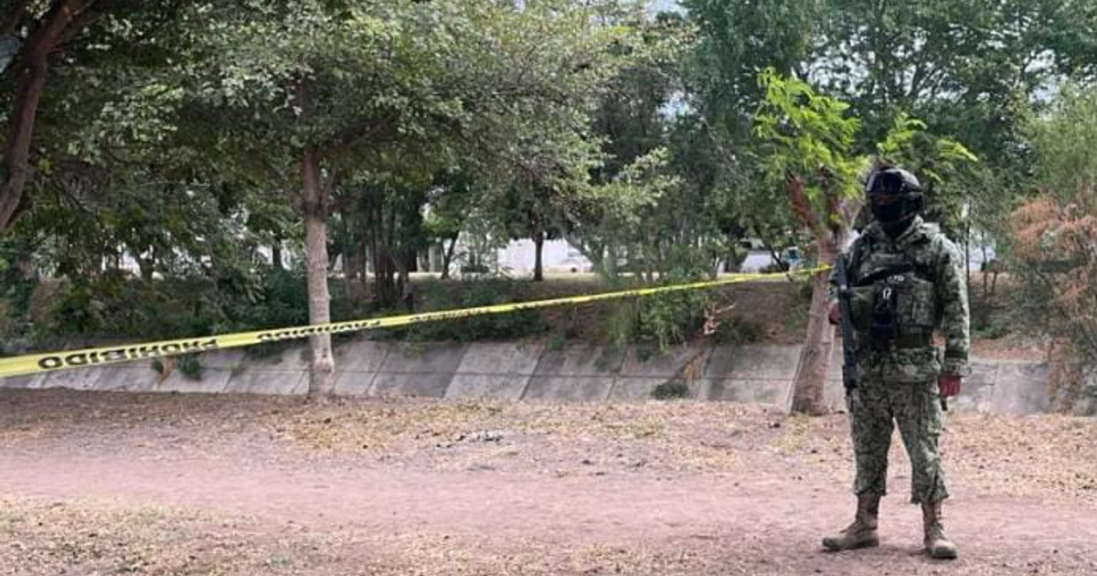 Soldado en uniforme camuflado junto a cinta de seguridad en Culiacán