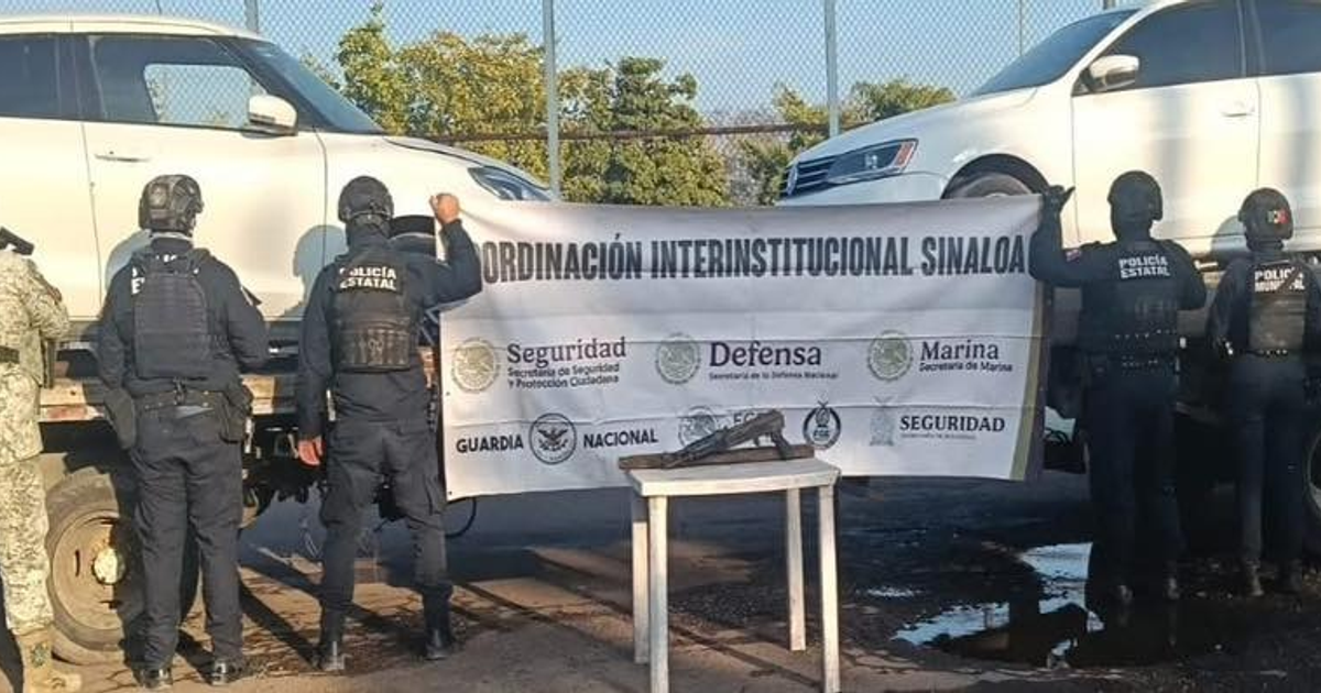 Oficiales de seguridad mostrando unidad durante el operativo en Navolato, Sinaloa.