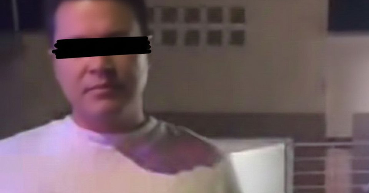 Intervención policial en Concordia por caso de beca federal 'Rita Cetina' apropiada - mujeres dialogando con policía