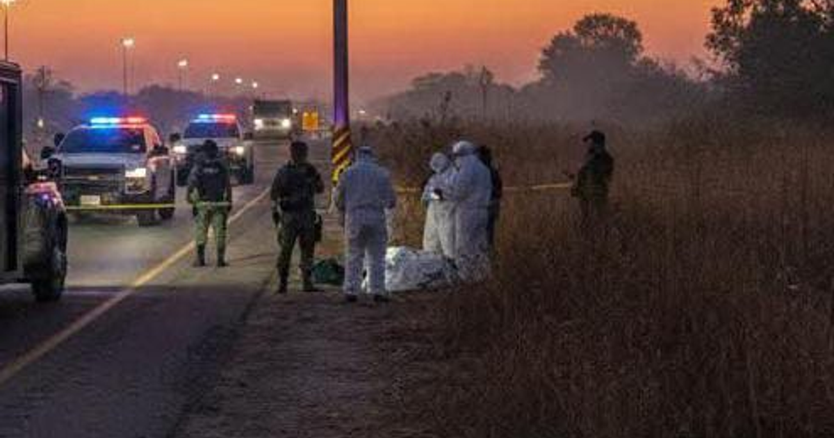 Ilustración sobre el hallazgo de un cuerpo en avanzado estado de descomposición en la carretera Mazatlán-Villa Unión