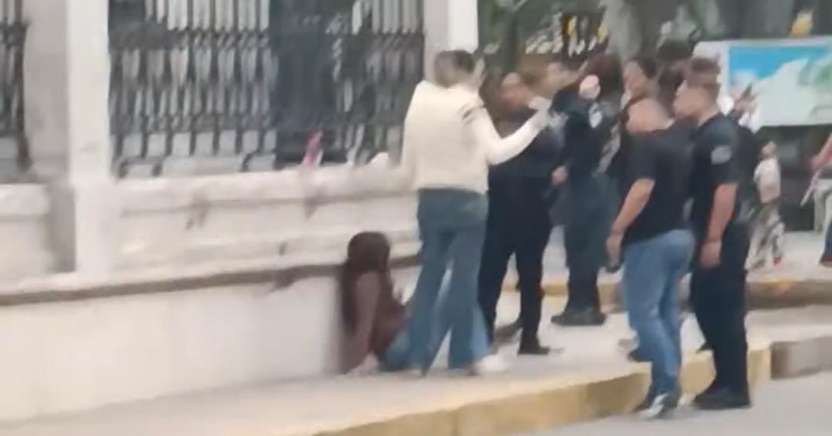 Situación de emergencia en Mazatlán tras una riña frente al palacio municipal