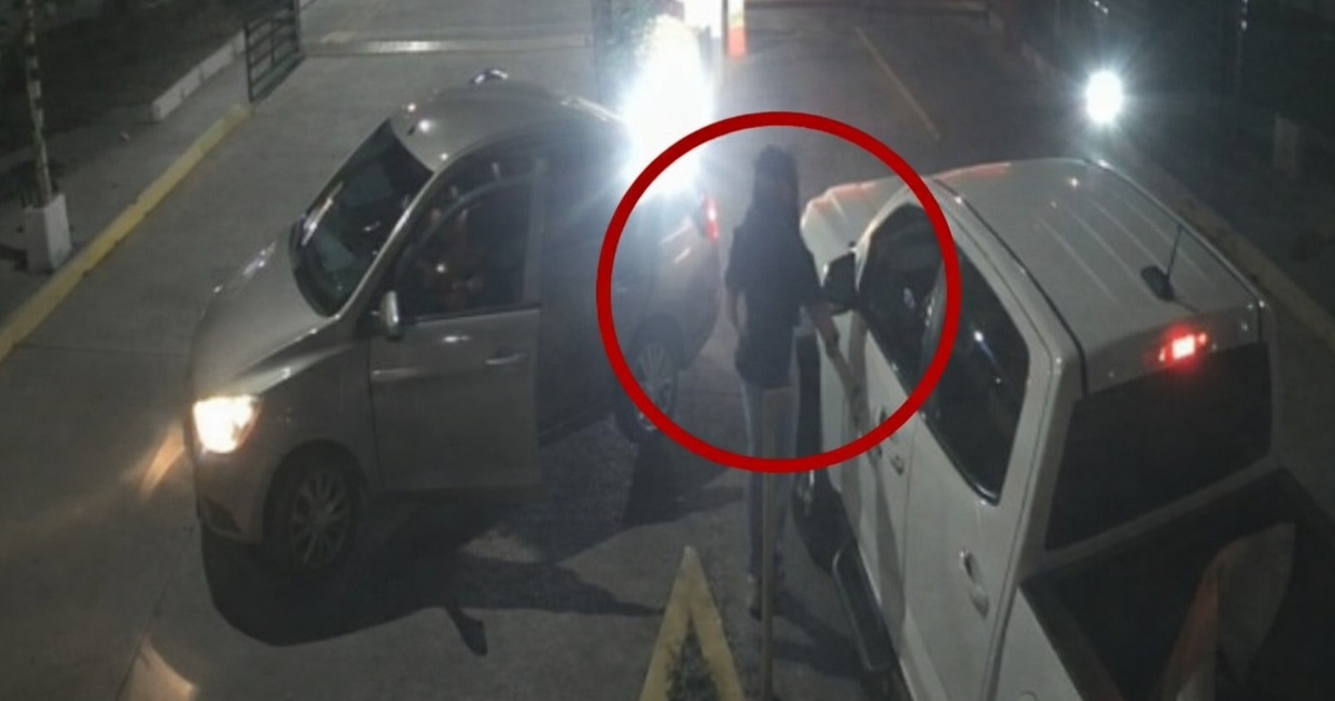 Sistema de vigilancia captura dos vehículos y una figura resaltada en Culiacán, relacionada con el robo de una camioneta.