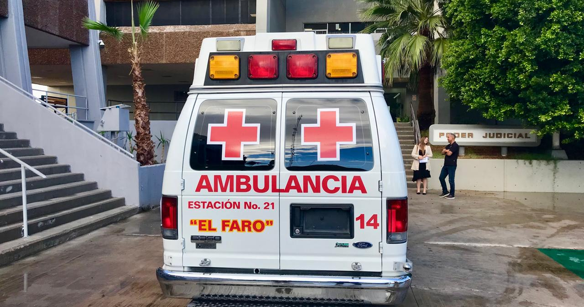 Ambulancia Estación No. 21 El Faro frente al Poder Judicial