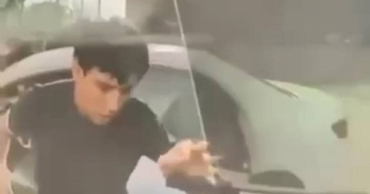 Foto del secuestro de Nicholete en su Cybertruck lila en Culiacán