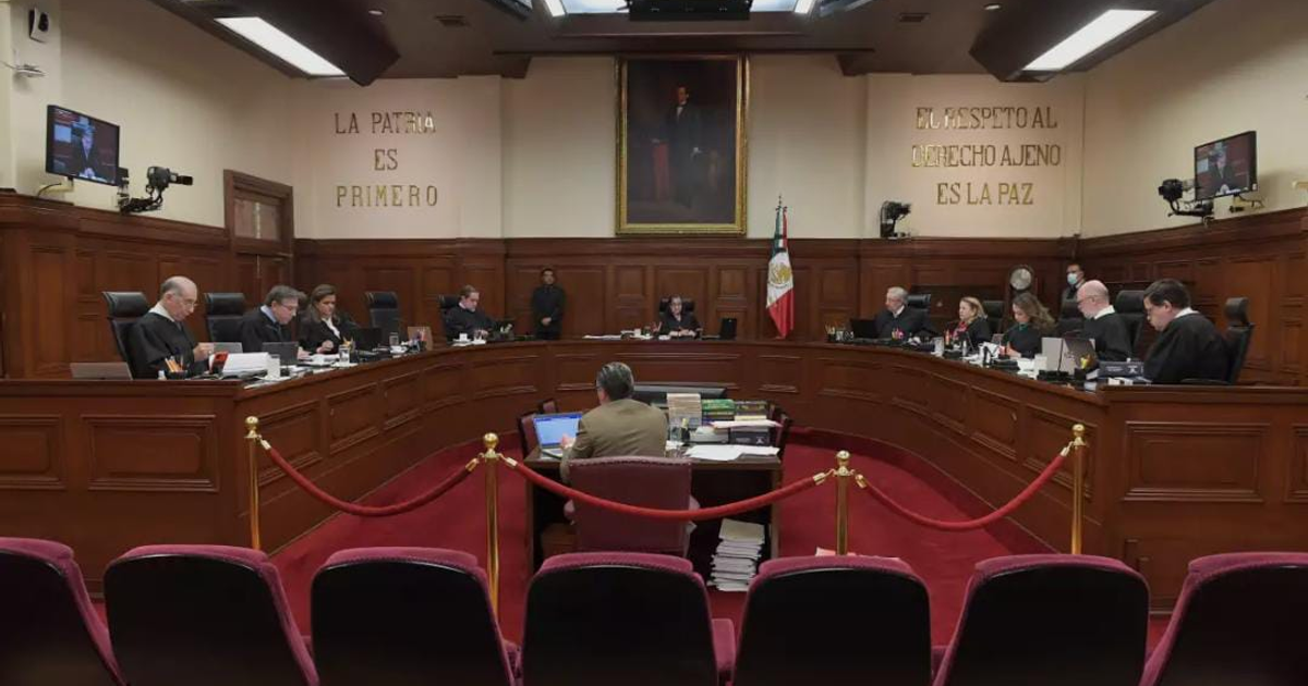 Pleno de jueces en Suprema Corte de Justicia de México, defendiendo la firmeza de sentencias