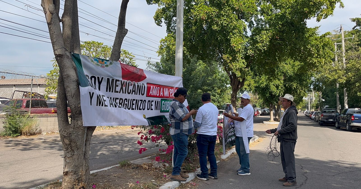 Productores protestan con pancarta en Culiacán