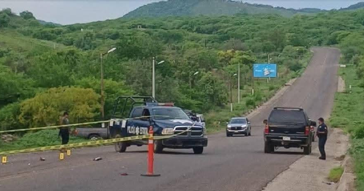 Zona acordonada por policía en carretera de Sinaloa
